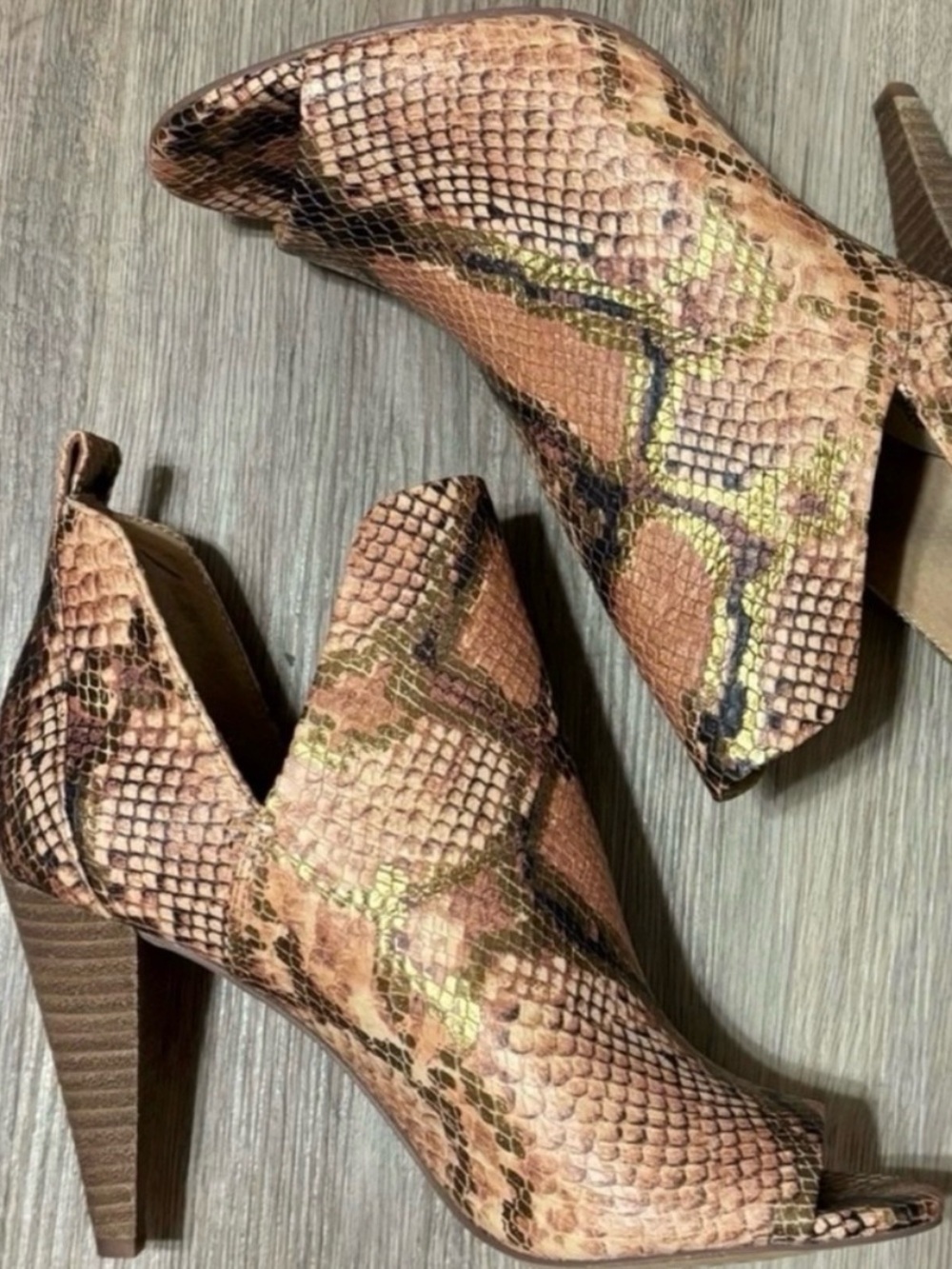 Vince Camuto Allanna Size 9 Penny Snake Print Peep Toe Booties NIB